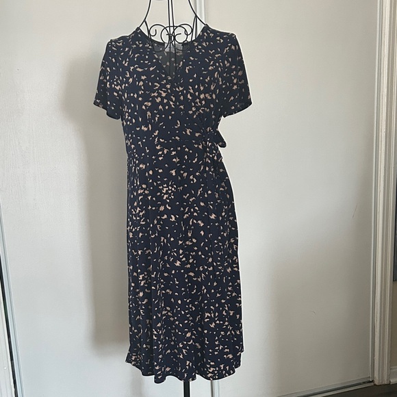 Kaileigh Dresses & Skirts - Kaileigh Navy and Beige Patterned Midi Dress Size L